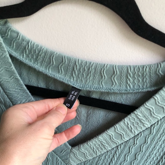 Women’s XL Sage Green Ribbed Cable Tunic Blouse With Bell Sleeves Cuffed - Picture 3 of 6